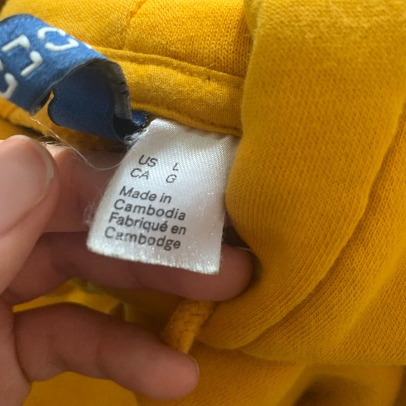 Marvel sweater got from a friend so selling cheap - Picture 4 of 4